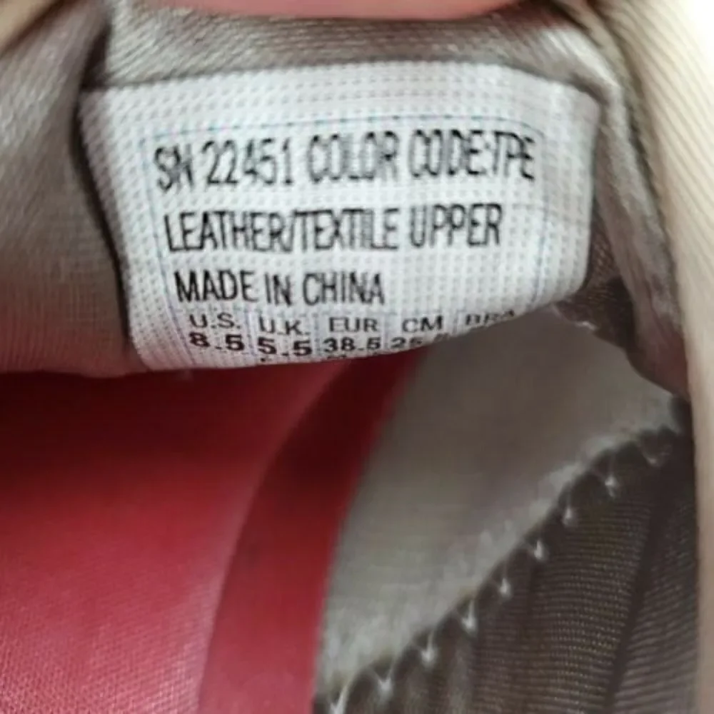 Skechers Relaxed‎ Fit Womens 8.5 Memory Foam Tan Pink Slip On Shoes 22451